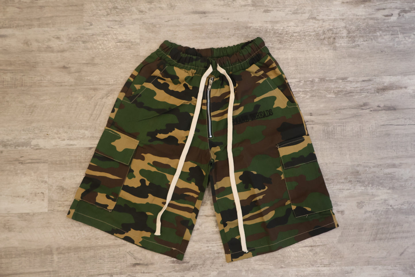 “RAARE THREADS” CAMOUFLAGE CARGO SHORTS