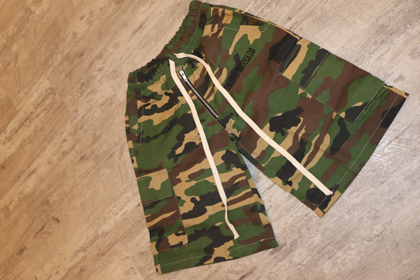 “RAARE THREADS” CAMOUFLAGE CARGO SHORTS